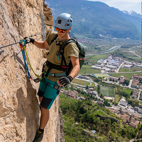 There are many uncontrollable factors in the outdoor environment